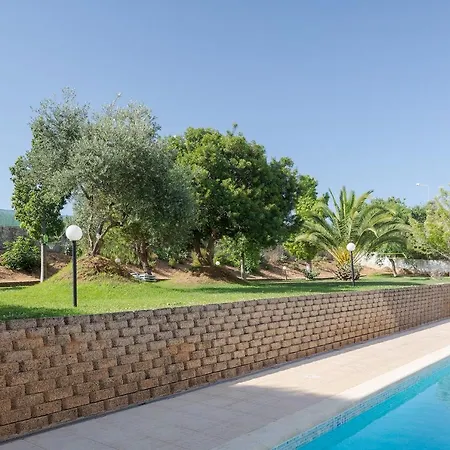 - With Swimming Pool Near The Beach Apartamento *